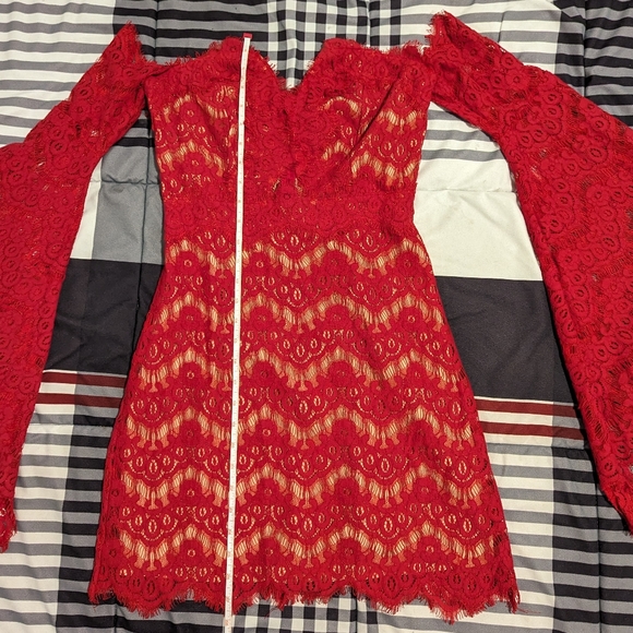 Cold-Shoulder Red Lace Dress - Picture 3 of 6